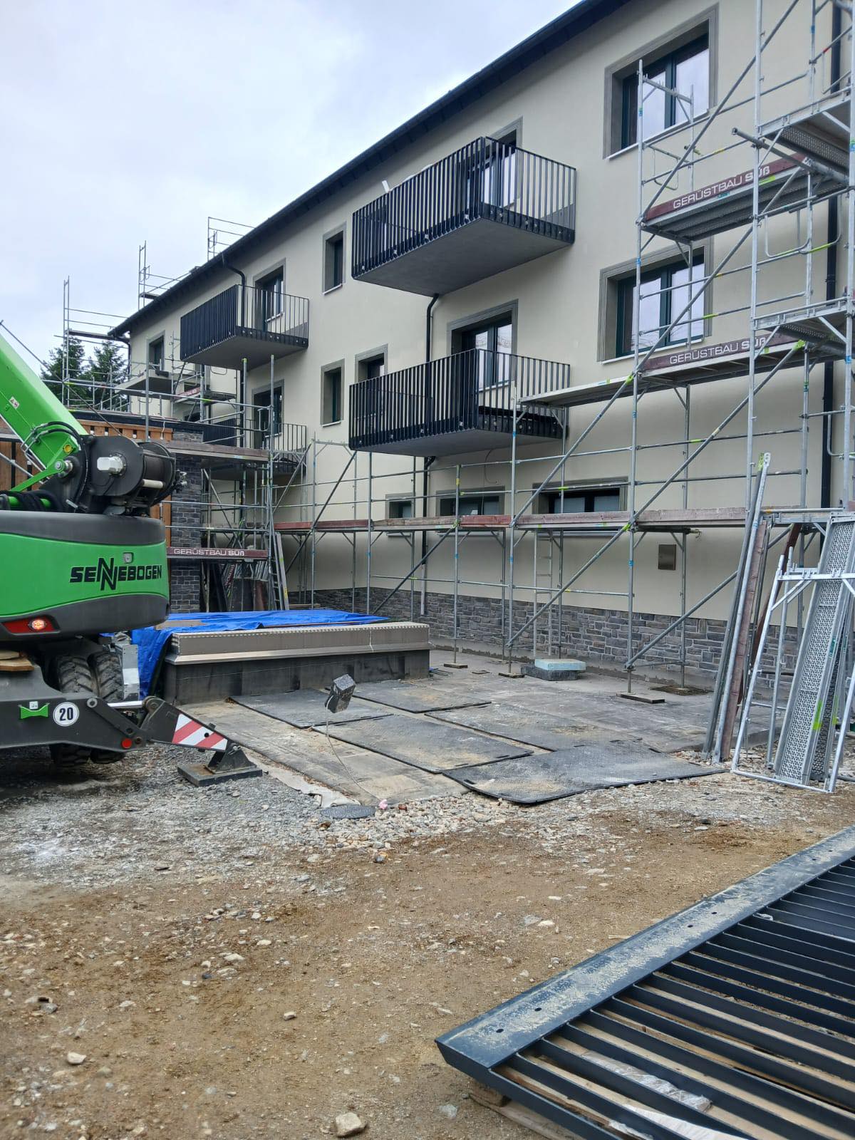 Balkongeländer, Mehrfamilienhaus